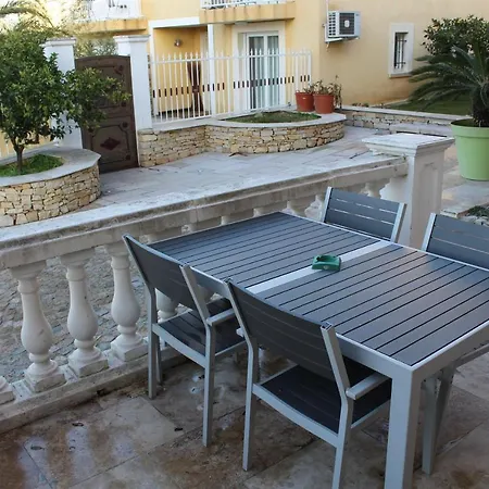 Les Jardins De Lea Apartment *